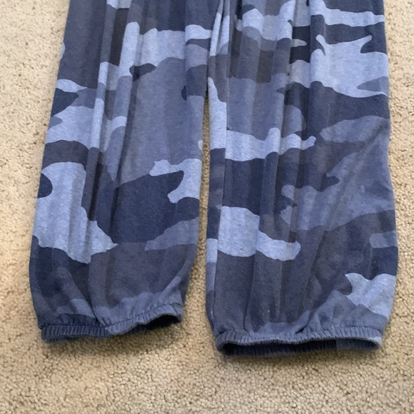 Blue camouflage Aerie Capri joggers - Picture 4 of 7